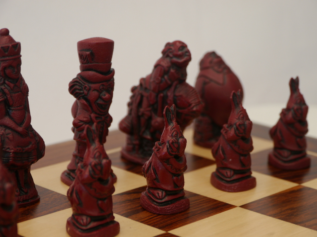  Berkeley Chess Classic Movie/Film Stars Ornamental Chess Set  (in Cream and red, Chessboard not Included) : Toys & Games